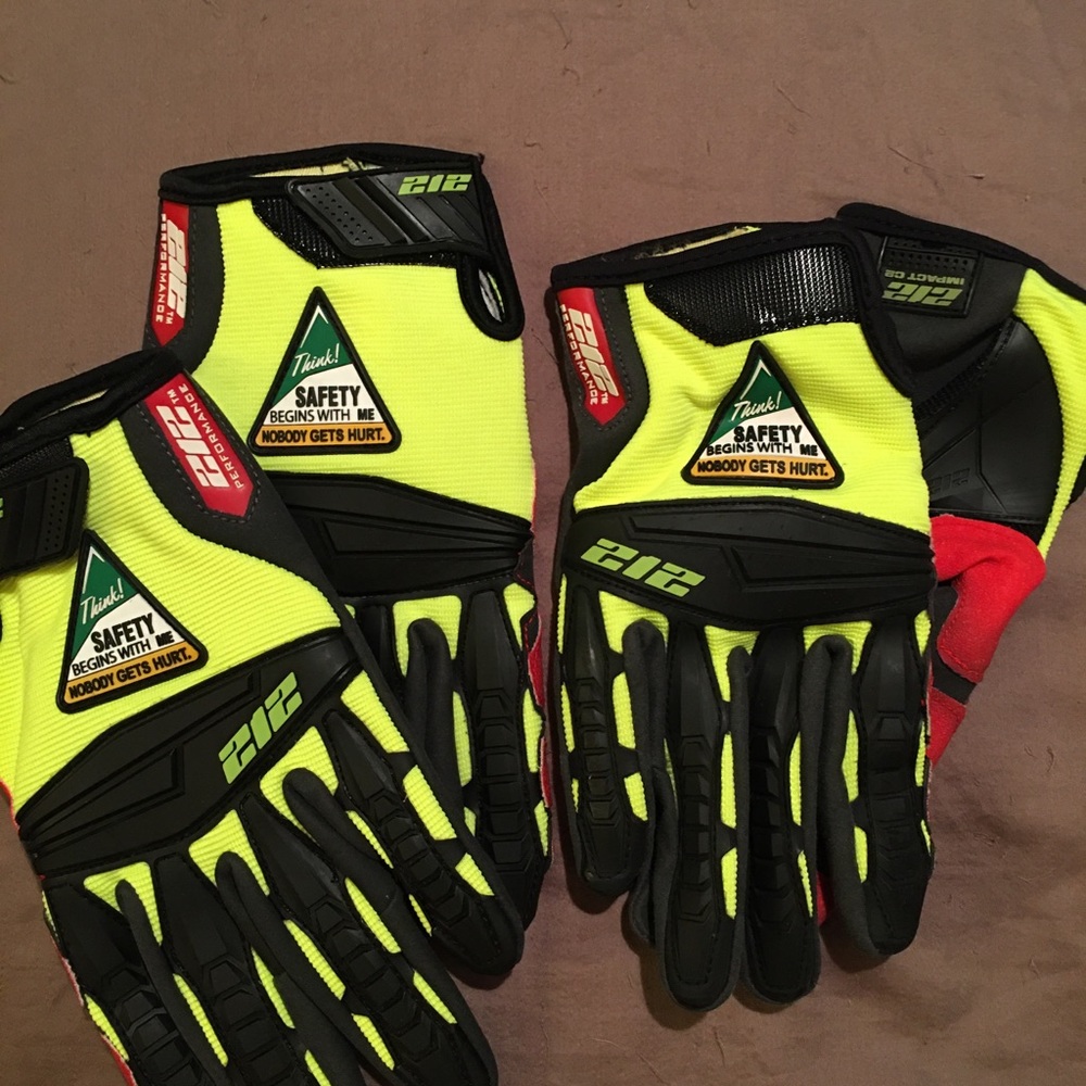 Safety gloves - Picture 2 of 2